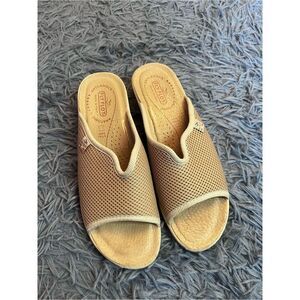 Fly Flot Beige Open-Toe Anatomic Comfort Slides for Women Size 9